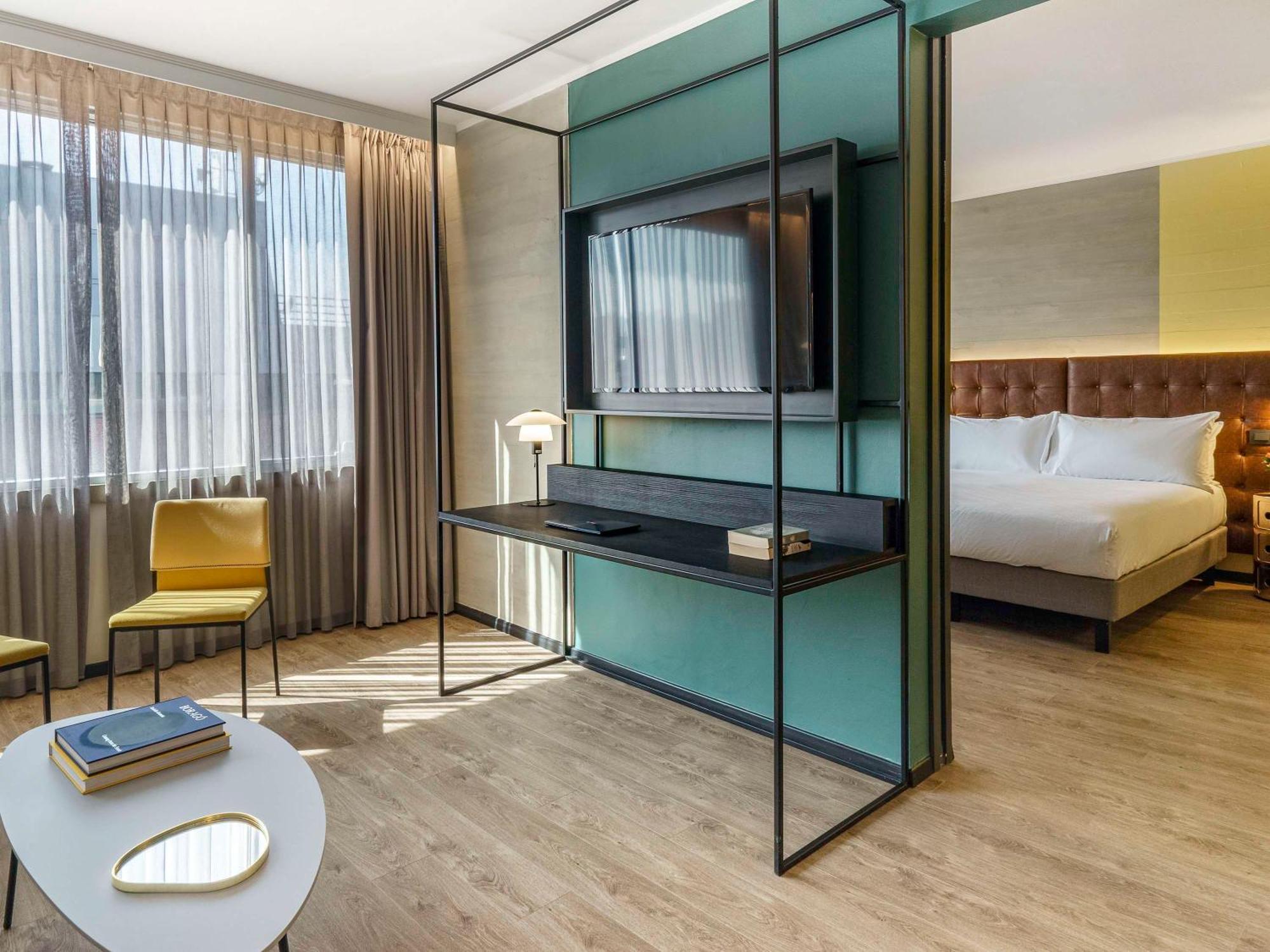 Отель Pullman Santiago El Bosque Экстерьер фото A room at the hotel