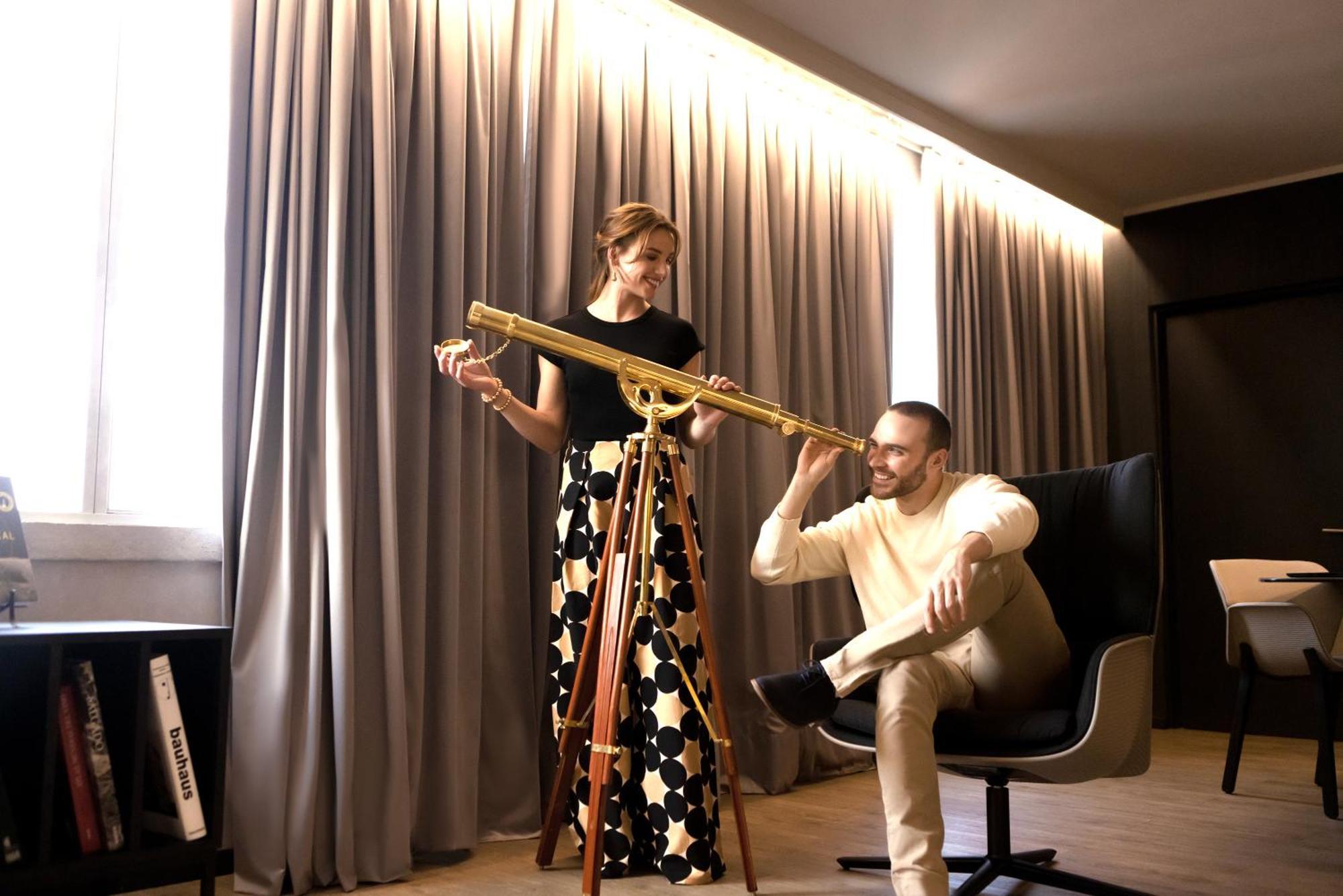 Отель Pullman Santiago El Bosque Экстерьер фото The 2015 winner, the Russian duo Sergey Ivanov and Ekaterina Ivanova, with the 2015 winner's trophy