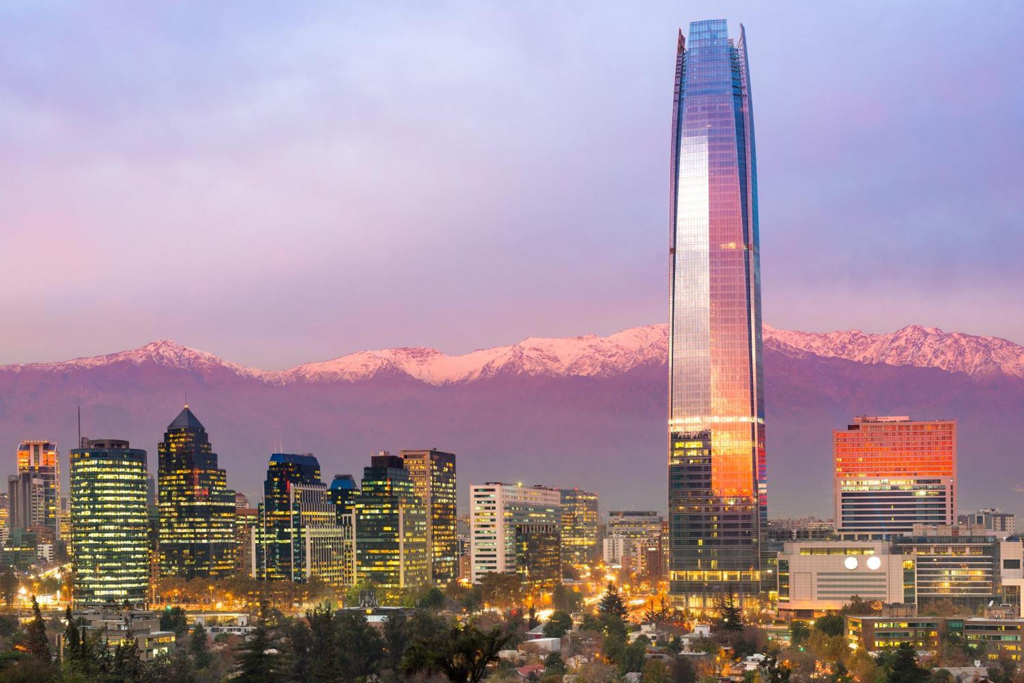 Отель Pullman Santiago El Bosque Экстерьер фото Santiago skyline
